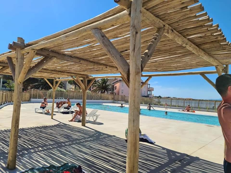 Bel Appartement Vue Sur Le Lac Marin Avec Piscine เลอบาร์กาแรส ภายนอก รูปภาพ
